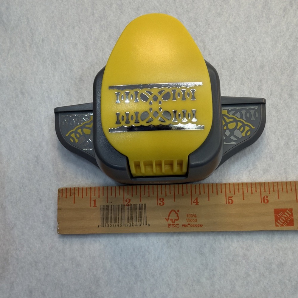 We R Memory Keepers Edge Border Paper Punch LOOP NEW - Picture 14 of 16